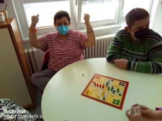 ČLOVĚČE, NEZLOB SE