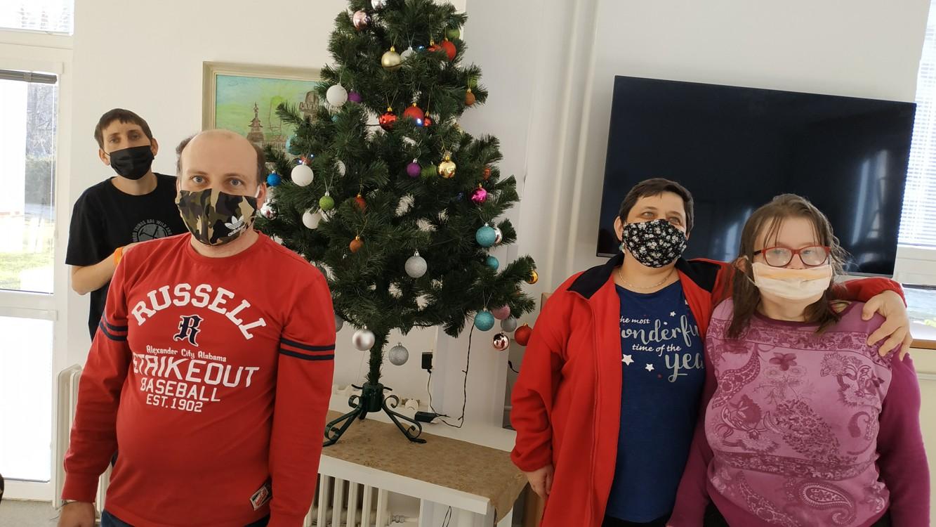 ZDOBENÍ VÁNOČNÍHO STROMKU