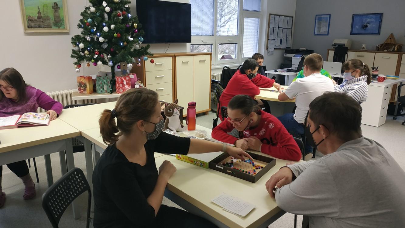 HRANÍ SPOLEČENSKÝCH HER