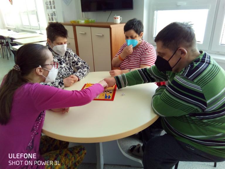 ČLOVĚČE, NEZLOB SE