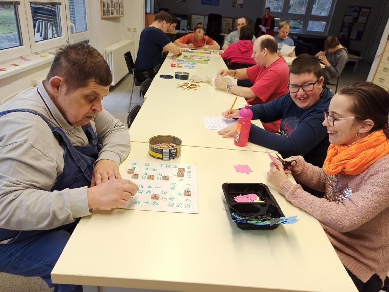 VZDĚLÁVÁNÍ O PRÁZDNINÁCH